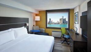 Standard Room, 1 King Bed, River View | Premium bedding, pillowtop beds, in-room safe, desk - Holiday Inn Express Windsor Waterfront by IHG (Windsor)