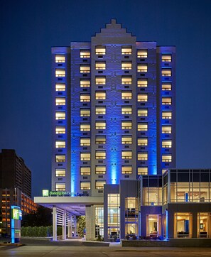 Front of property - evening/night - Holiday Inn Express Windsor Waterfront by IHG (Windsor)