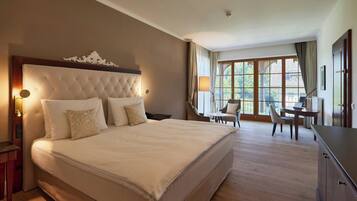 Junior-Suite, 1Â King-Bett, Gartenblick (Balcony) | Allergikerbettwaren, Pillowtop-Betten, Zimmersafe, individuell dekoriert