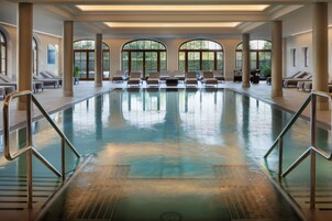 Indoor pool, sun loungers