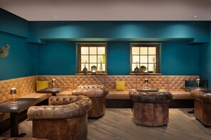 Bar (on property) - Arabella Jagdhof Resort am Fuschlsee, a Tribute Portfolio Hotel (Hof bei Salzburg)