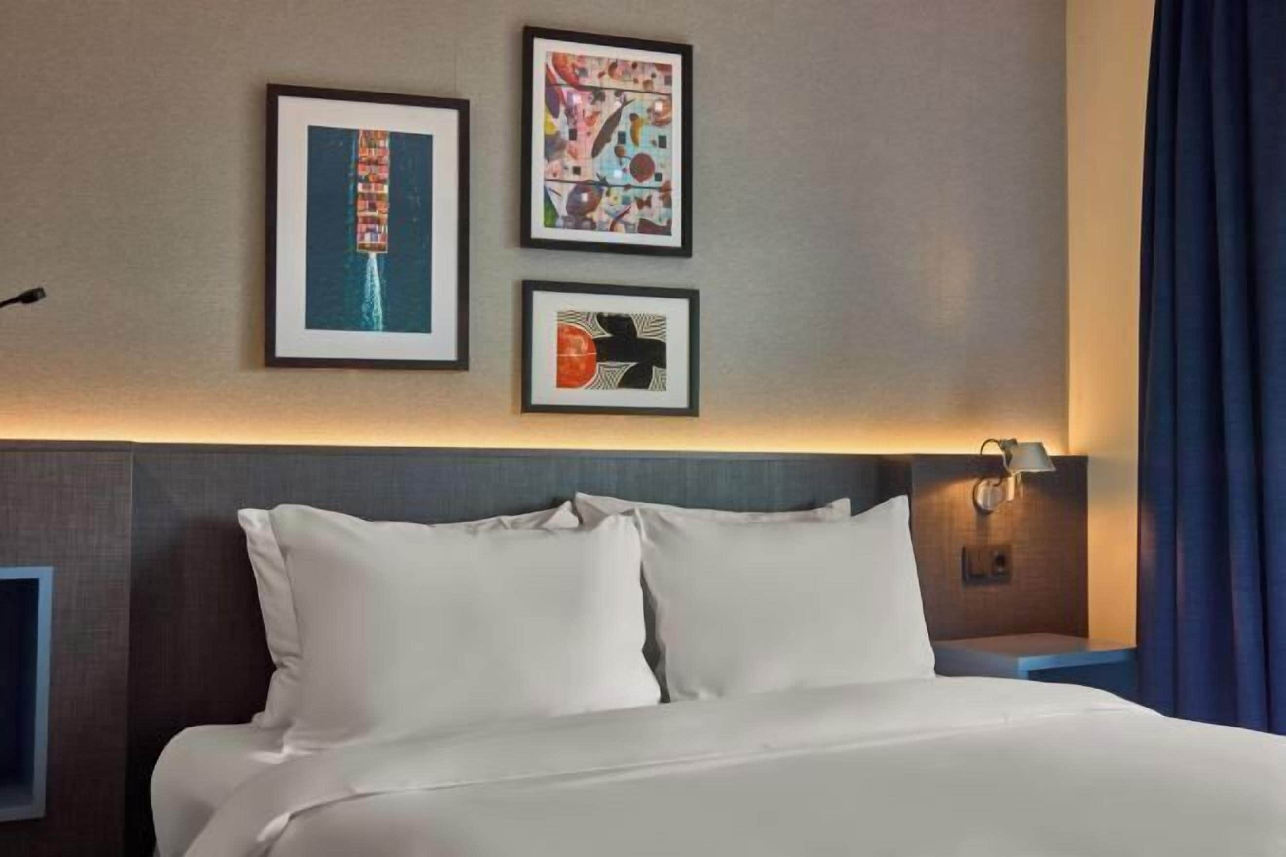 Premium bedding, in-room safe, desk, laptop workspace