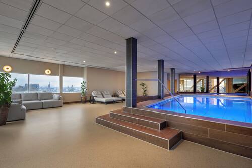 Piscine intérieure