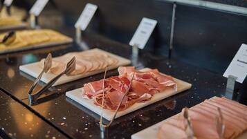 Daily buffet breakfast for a fee