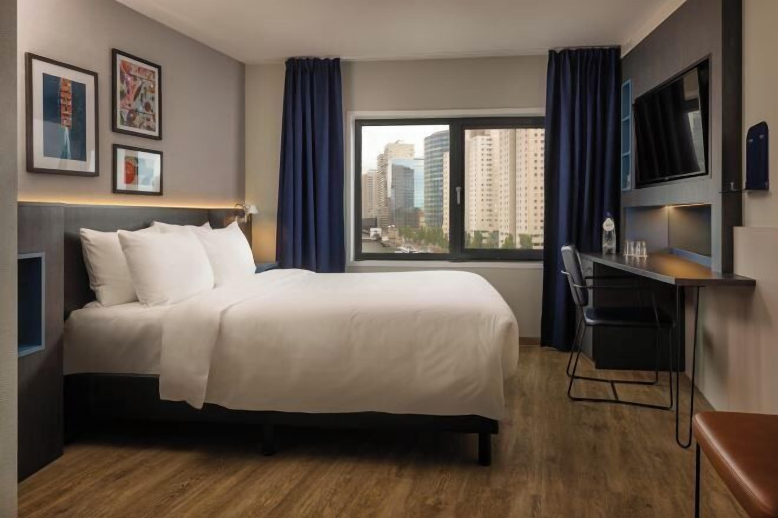 Sengetøy av topp kvalitet, safe på rommet og skrivebord