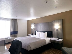 Room, 1 King Bed, Accessible, Non Smoking (Accessible Tub)