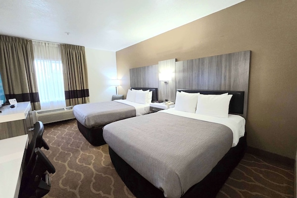 Bàn, bàn ủi/dụng cụ ủi quần áo, nôi (giường cho trẻ sơ sinh) miễn phí