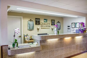 Lobby - Quality Inn & Suites Longview Kelso (Longview)
