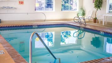 Indoor pool, sun loungers