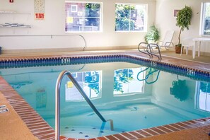 Indoor pool, pool loungers