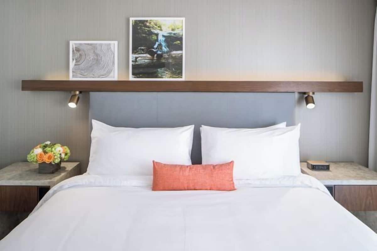 Hypo-allergenic bedding, in-room safe, desk, laptop workspace