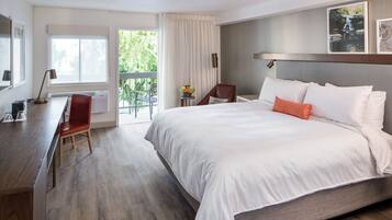 Premier Room, 1 King Bed, Balcony | Hypo-allergenic bedding, in-room safe, desk, laptop workspace