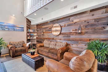 Sitting area in hotel lobby at Beach Retreat & Lodge at Tahoe