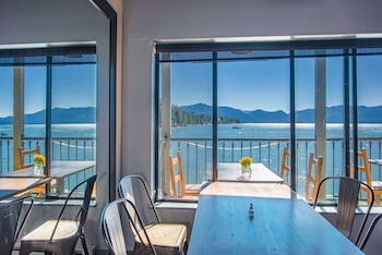 2 restaurants, lunch, dinner served; American cuisine at Beach Retreat & Lodge at Tahoe
