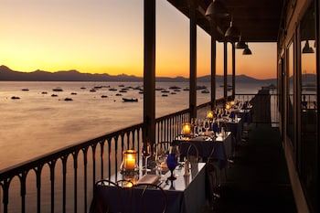 2 restaurants, lunch, dinner served; American cuisine at Beach Retreat & Lodge at Tahoe