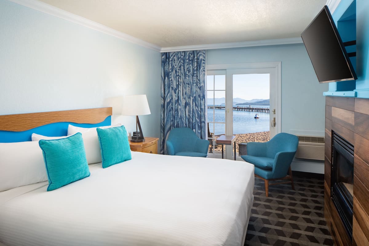 Premium Room, 1 King Bed, Beach View | Premium bedding, down comforters, blackout drapes, iron/ironing board