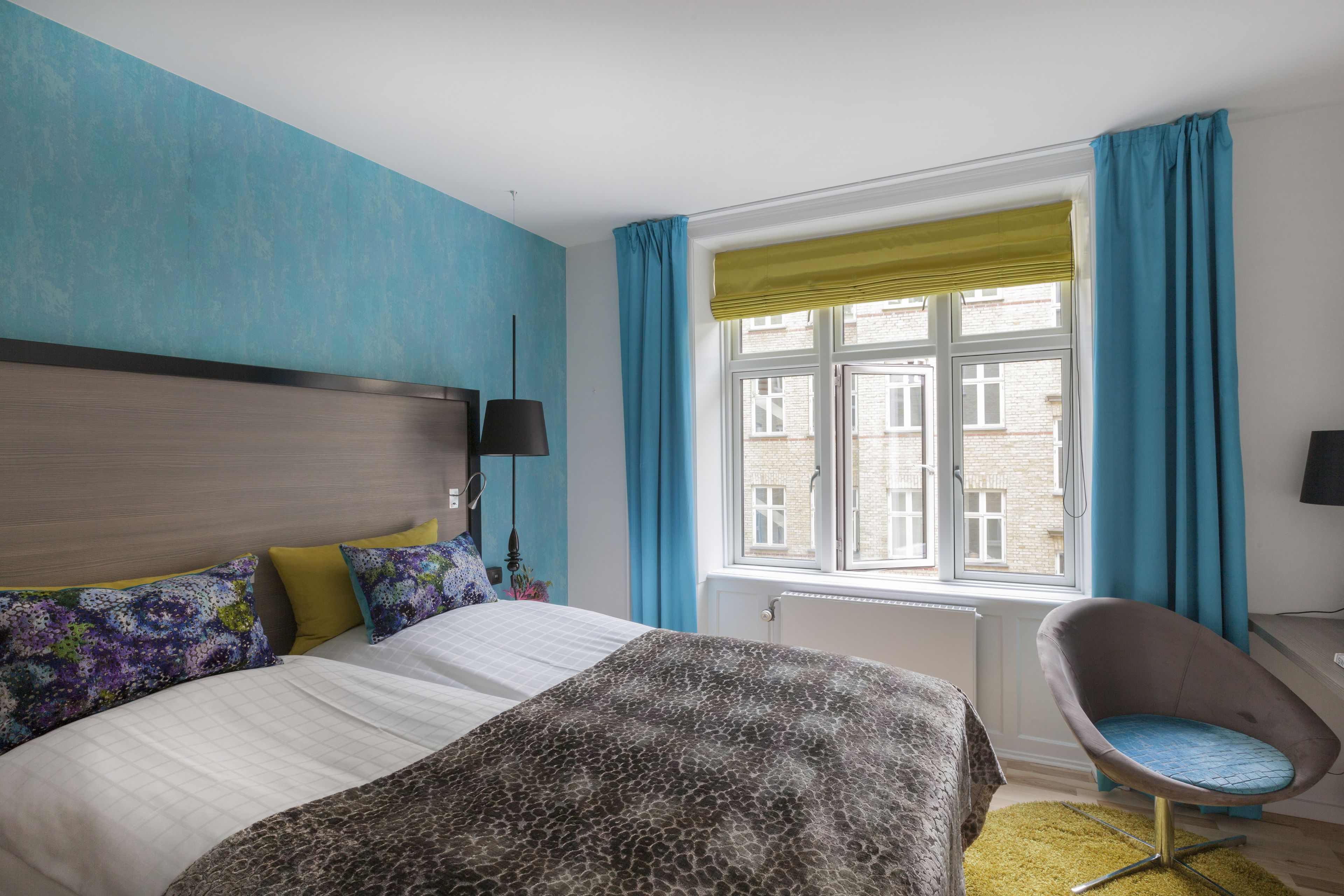 desk, soundproofing, wifi