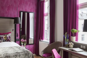 Schreibtisch, schallisolierte Zimmer, WLAN