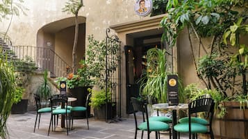3 restaurantes; se sirven desayunos