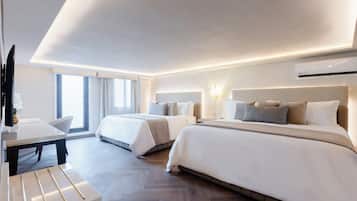 Premium Doble King | Premium bedding, in-room safe, desk, iron/ironing board