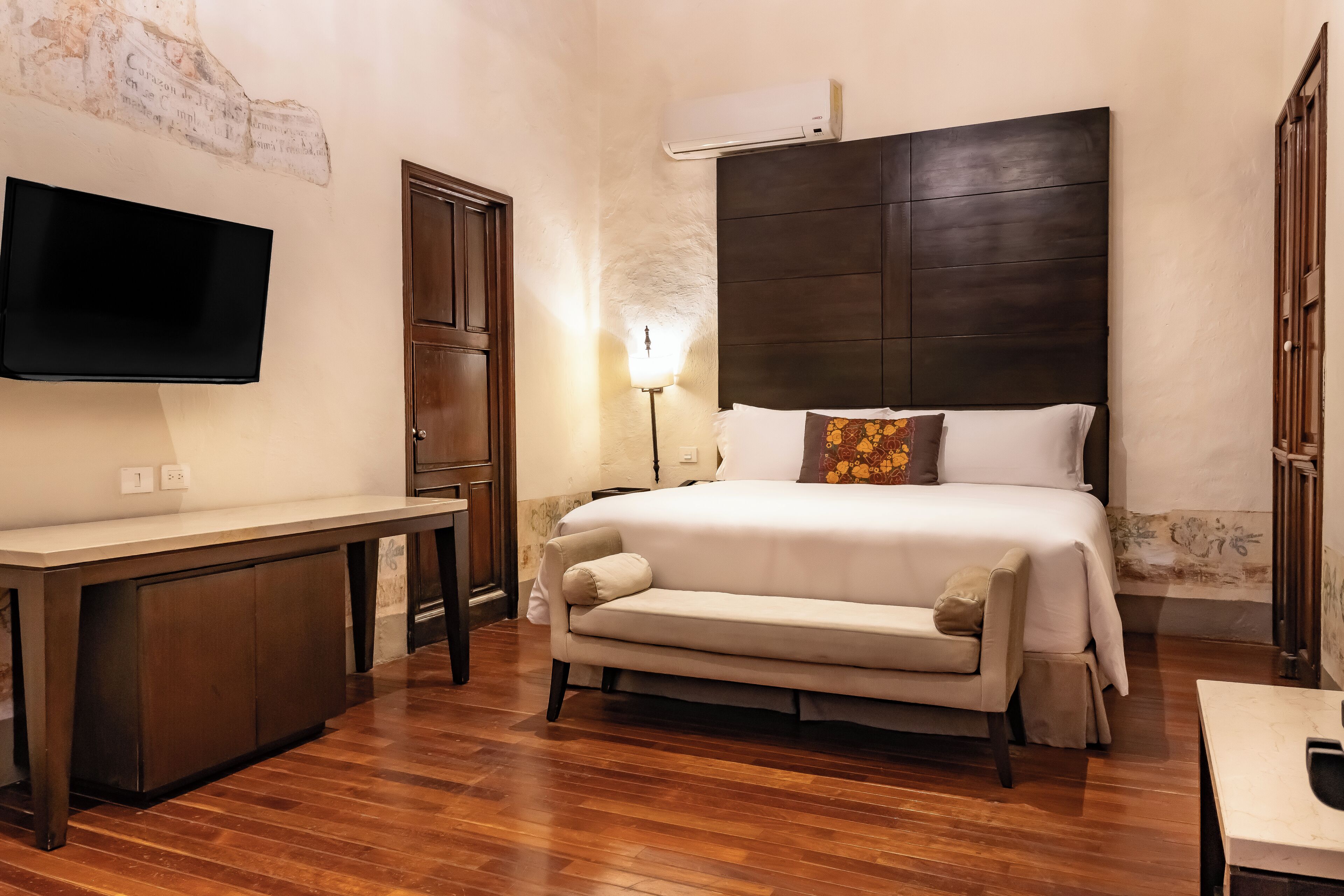 Habitación Gran Clase Cama King Size | Premium bedding, in-room safe, desk, iron/ironing board