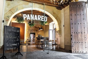 3 restaurants servant le petit déjeuner