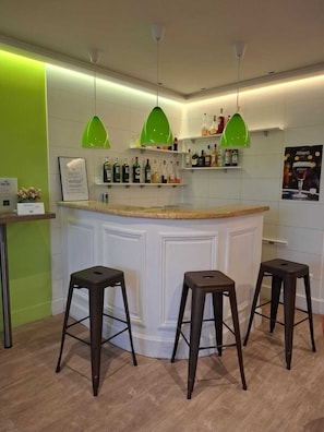 Bar (on property) - Hotel L'Escargotière (Chenove)