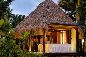 Behandlingsrum för par, kroppsbehandlingar, hydroterapi och aromaterapi