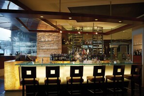 Bar (on property) - Kowloon Shangri-La, Hong Kong (Kowloon)
