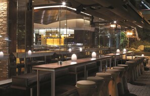 Bar (on property) - Kowloon Shangri-La, Hong Kong (Kowloon)