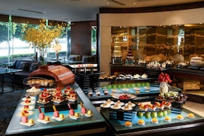 Buffet - Kowloon Shangri-La, Hong Kong (Kowloon)