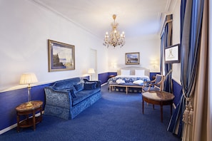 Privilege Room | 1 bedroom, minibar, in-room safe, desk