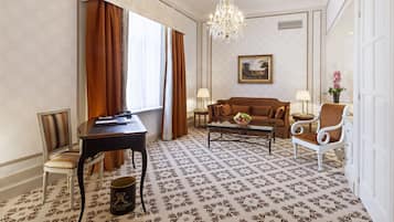 Junior Suite | Living area | TV