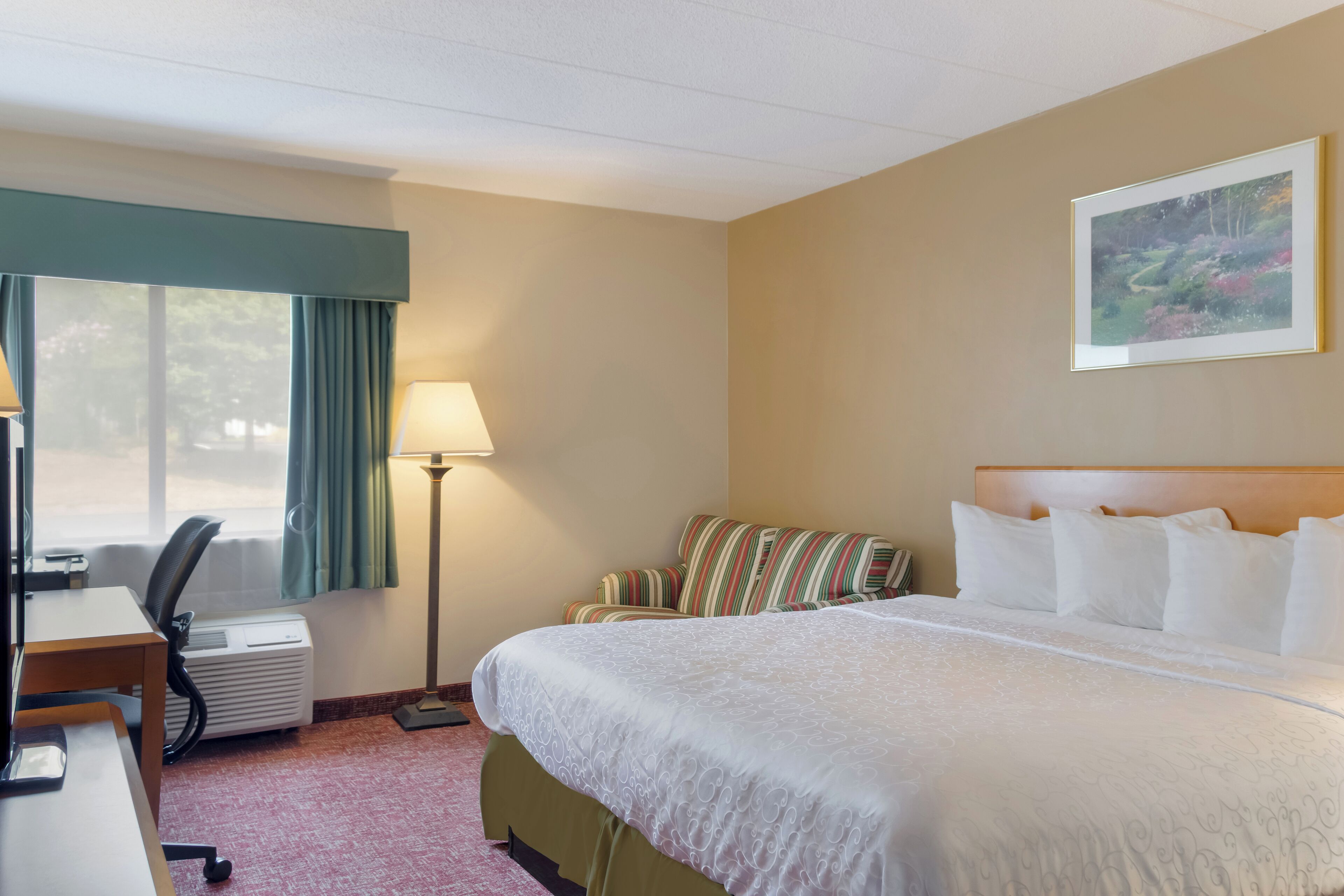 In-room safe, desk, free WiFi, bed sheets