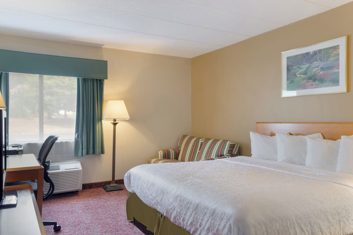 In-room safe, desk, free WiFi, bed sheets