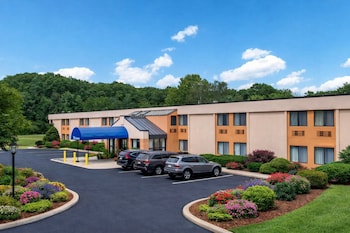 All Seasons Inn & Suites Smithfield Providence