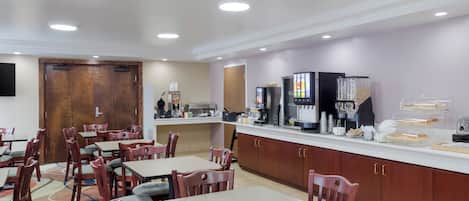 Petit déjeuner et dîner servis sur place, spécialités Cuisine américaine