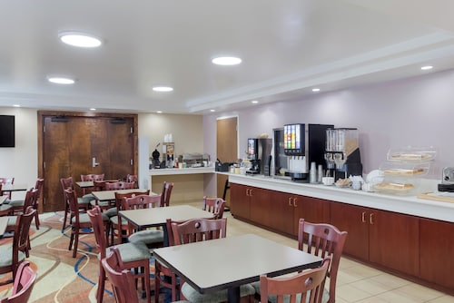 All Seasons Inn & Suites Smithfield Providence