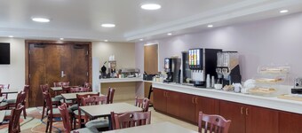 ออล ซีซันส์ อินน์ แอนด์ สวีทส์ สมิธฟิลด์ โพรวิเดนซ์