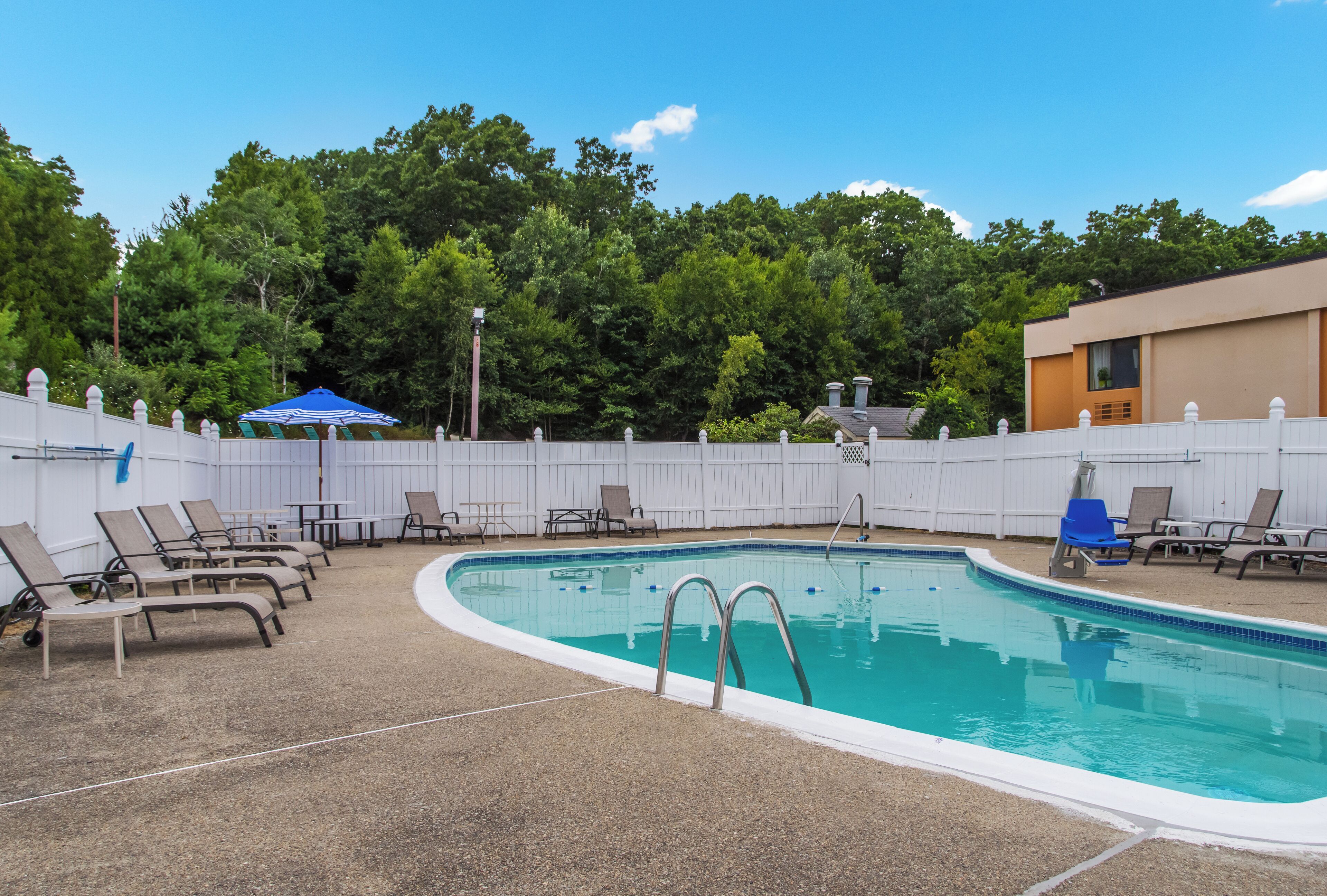 حمام سباحة خارجي