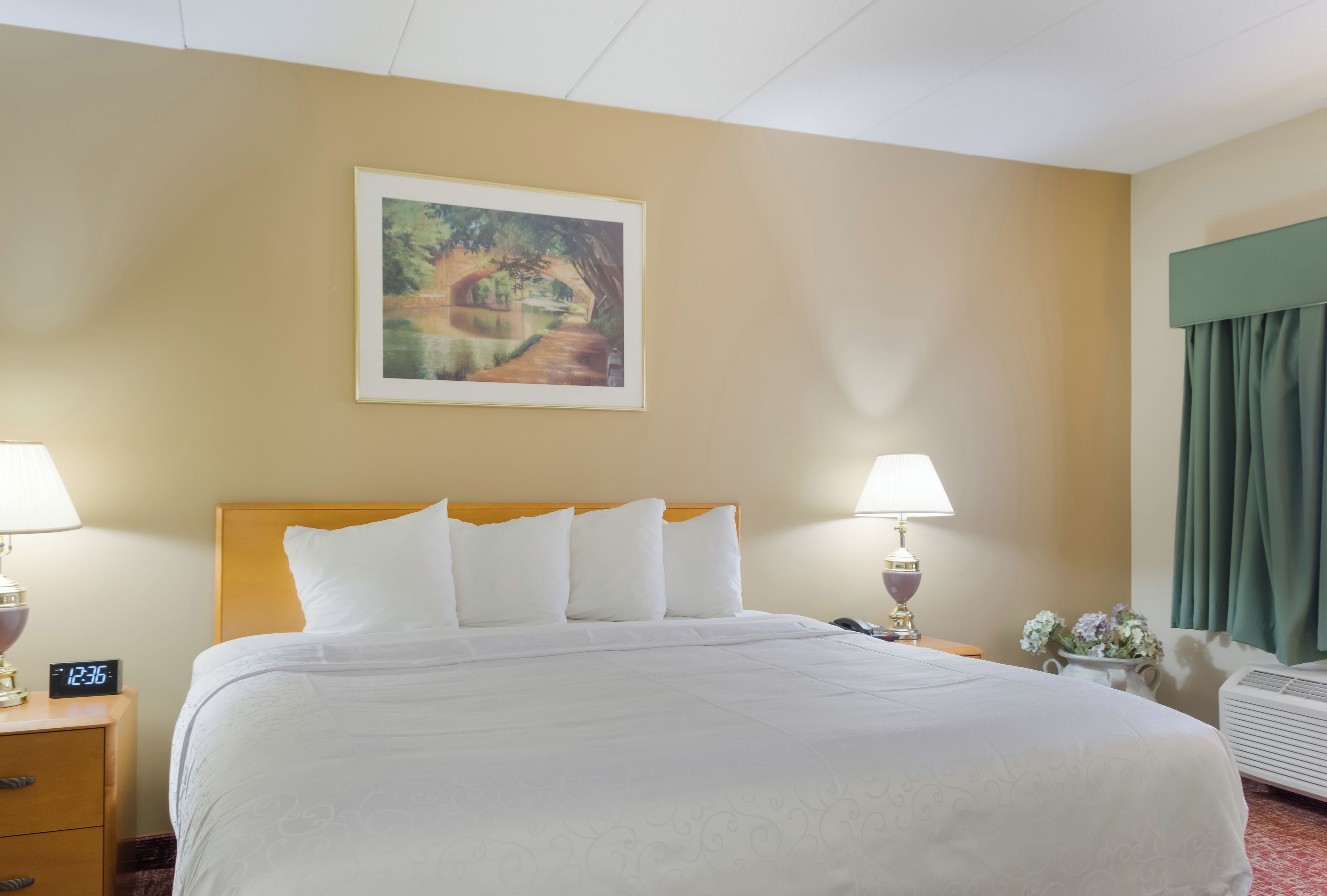 In-room safe, desk, free WiFi, bed sheets