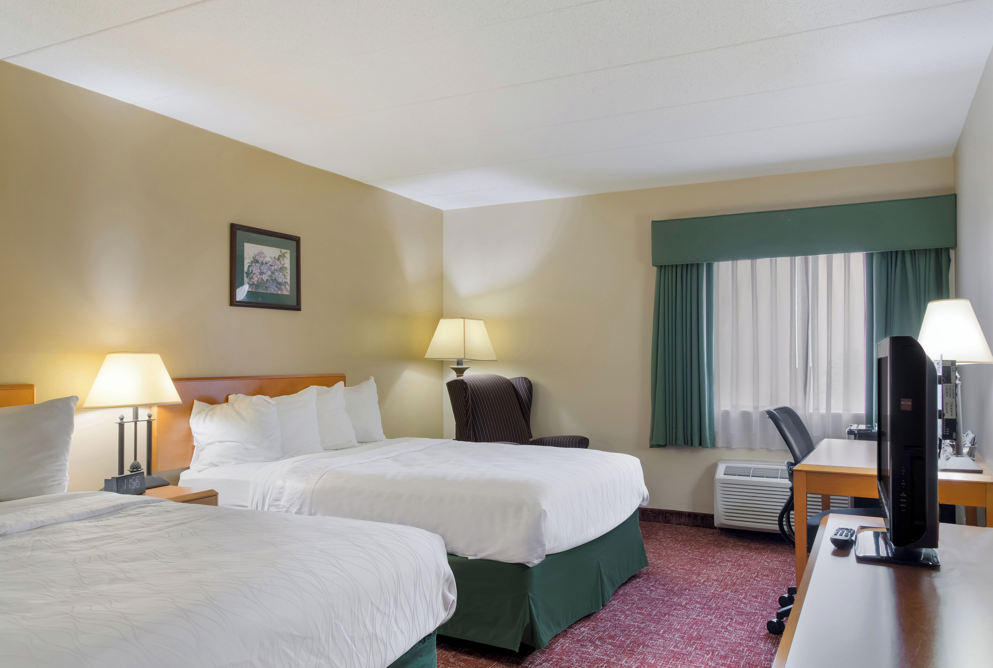 Suite, 1 Queen Bed, Non Smoking | In-room safe, desk, free WiFi, bed sheets