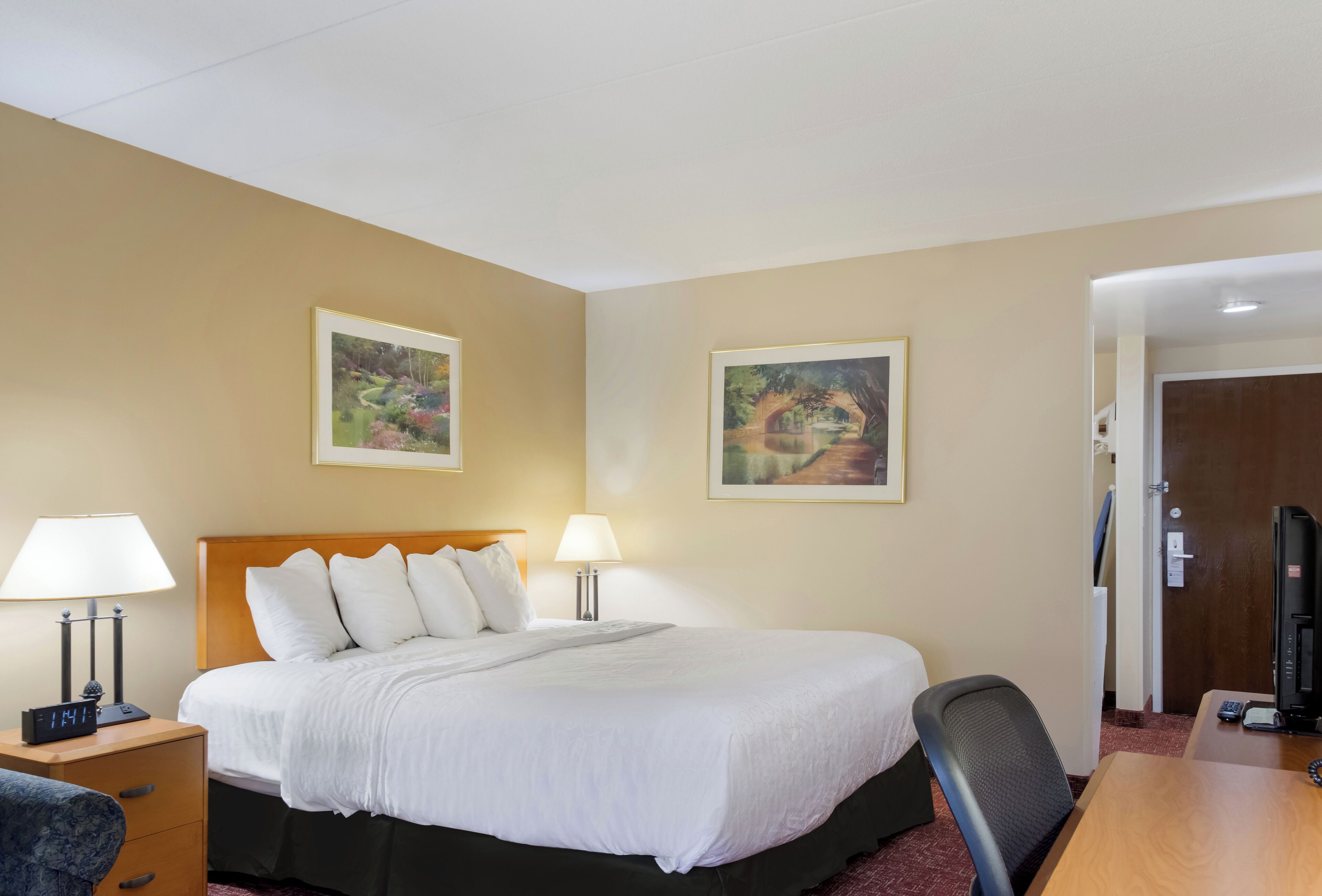 In-room safe, desk, free WiFi, bed sheets