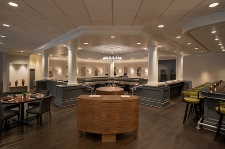 Breakfast and dinner served