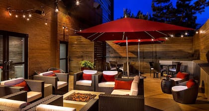 DoubleTree by Hilton Hotel Largo/Washington DC