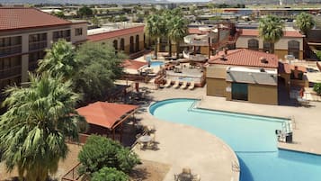 Außenpool, Liegestühle