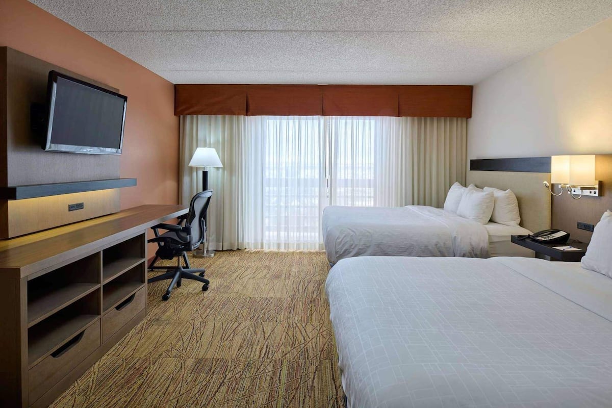 Premium bedding, in-room safe, desk, soundproofing