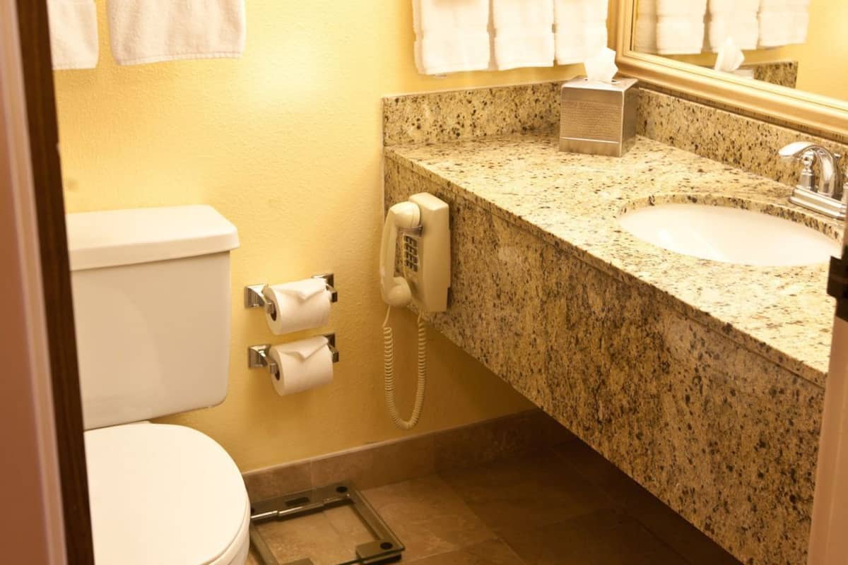 Bathroom | Combined shower/tub, designer toiletries, hair dryer, towels