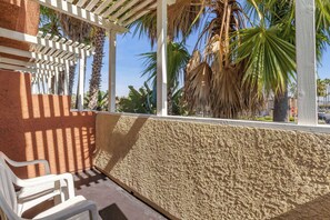 Deluxe Suite, One King Bed with Sofabed, Balcony,  Non Smoking | Premium bedding, pillowtop beds, in-room safe, desk