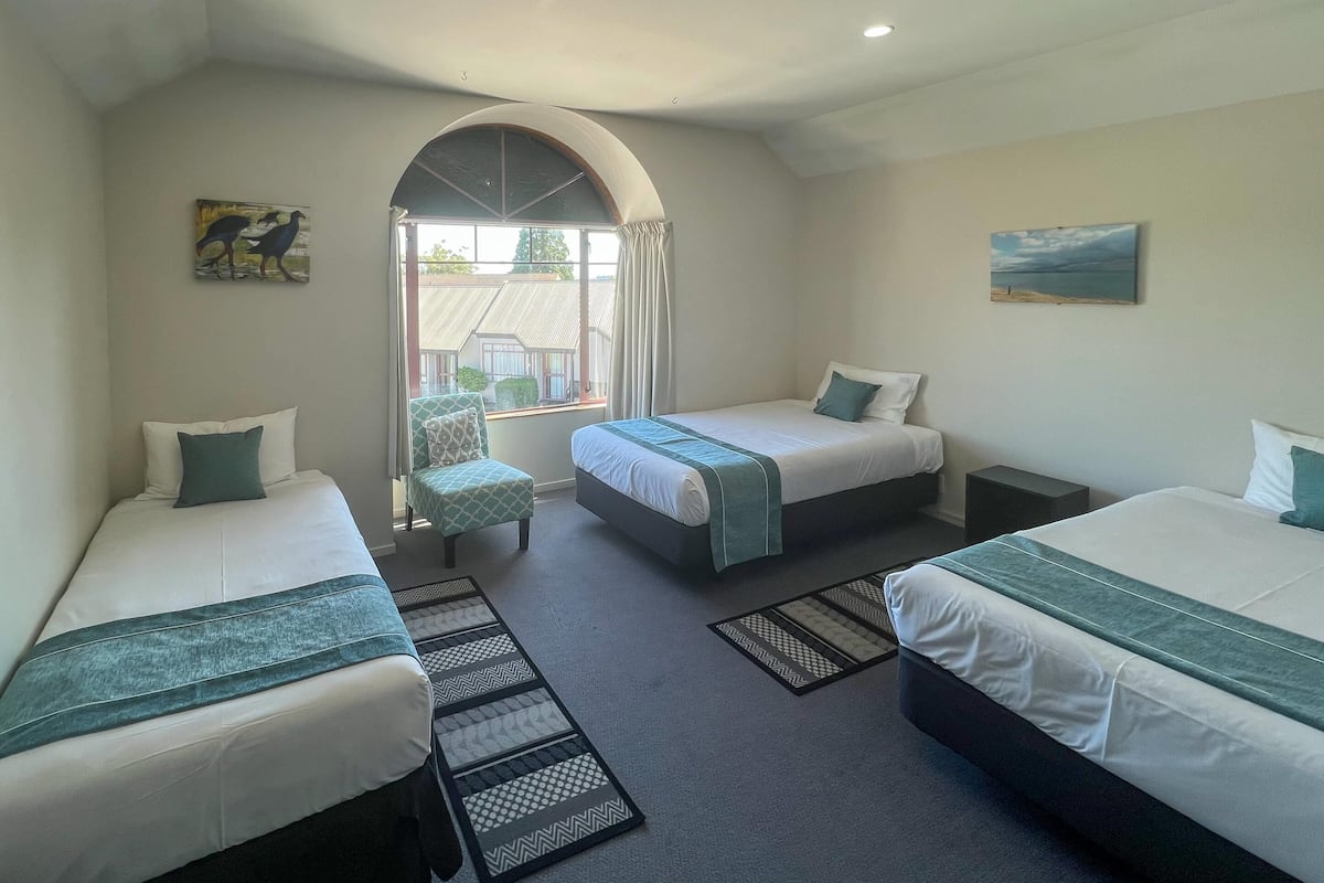 Townhome | Soundproofing, iron/ironing board, free WiFi, alarm clocks